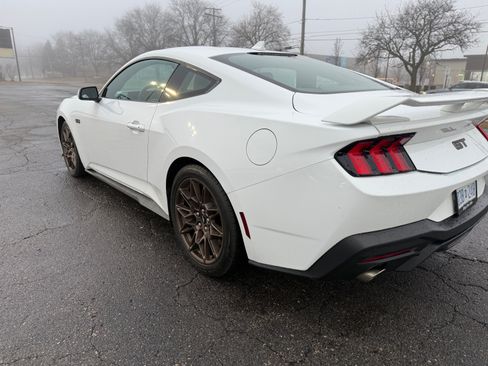 Used 2024 Ford Mustang GT Premium image 4
