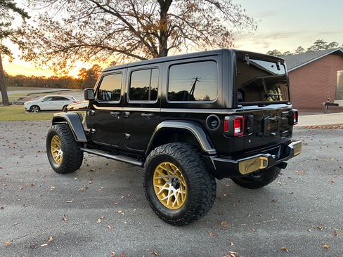 Used 2019 Jeep Wrangler Sport S image 20