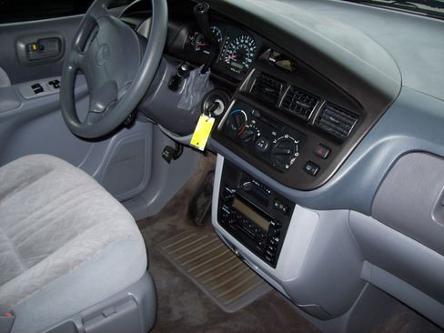 Used 2000 Toyota Sienna LE image 15