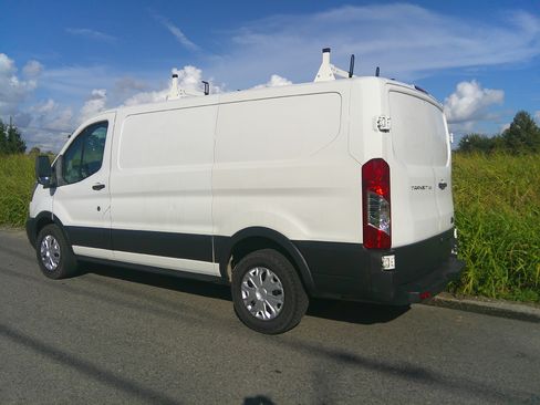 Used 2018 Ford Transit 150 XL image 12