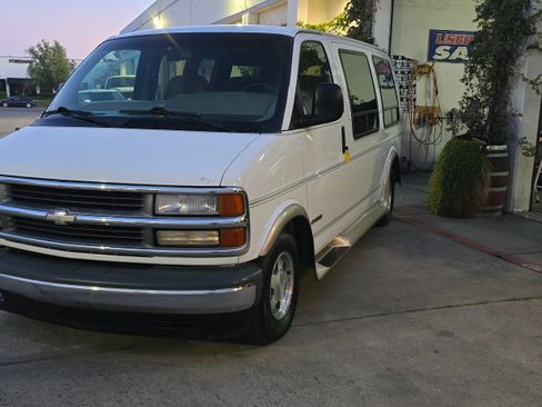 Used 1999 Chevrolet Express 1500 image 15