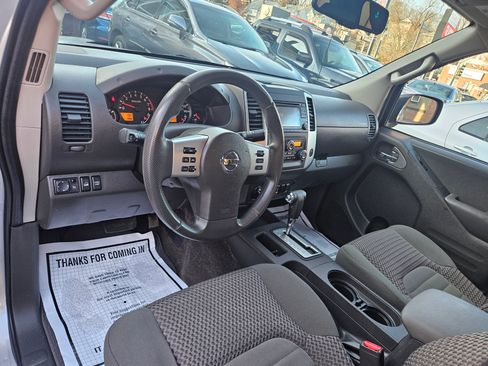 Used 2015 Nissan Frontier SV image 34