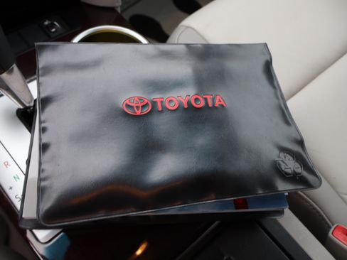 Used 2012 Toyota Camry XLE image 34