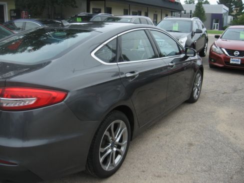 Used 2019 Ford Fusion SEL FWD image 4