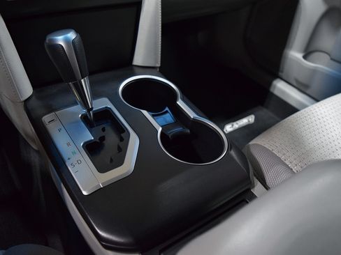 Used 2013 Toyota Camry LE image 24