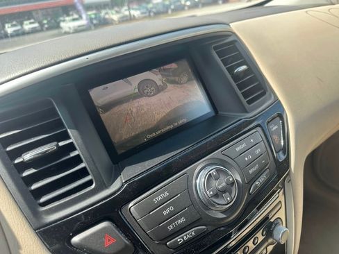 Used 2013 Nissan Pathfinder FWD image 7