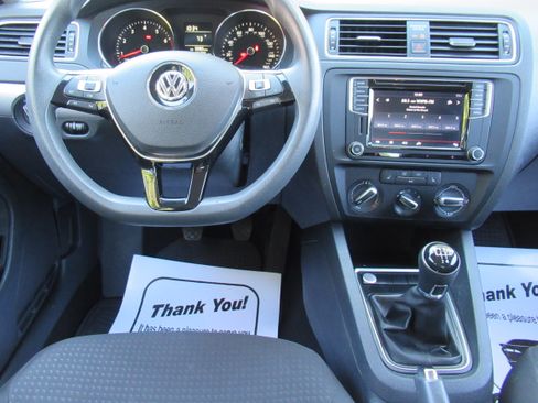 Used 2016 Volkswagen Jetta SE image 11