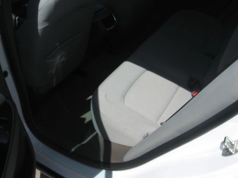 Used 2016 Chevrolet Malibu LT FWD image 7