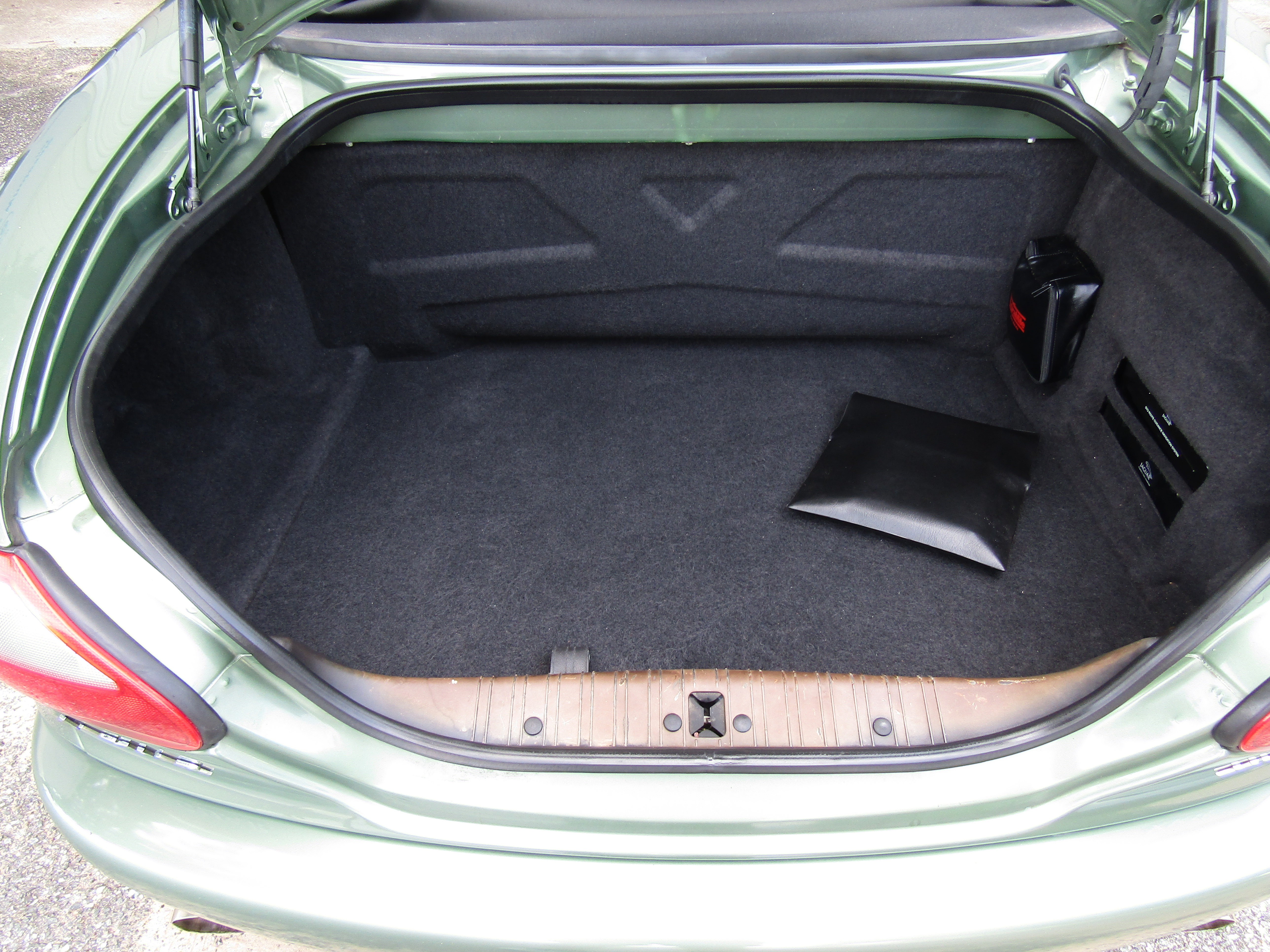 Used 2000 Jaguar XK8 Convertible RWD image 12