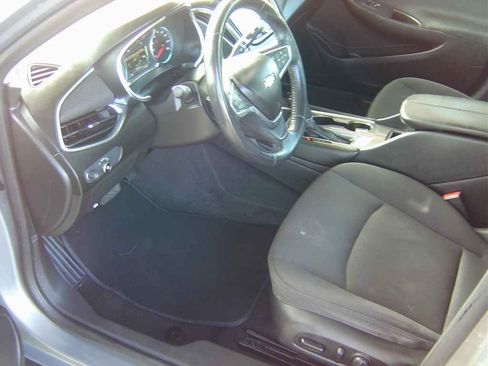 Used 2018 Chevrolet Malibu LT image 9