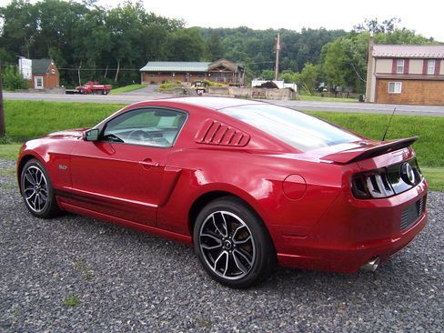 Used 2013 Ford Mustang GT Premium RWD image 4