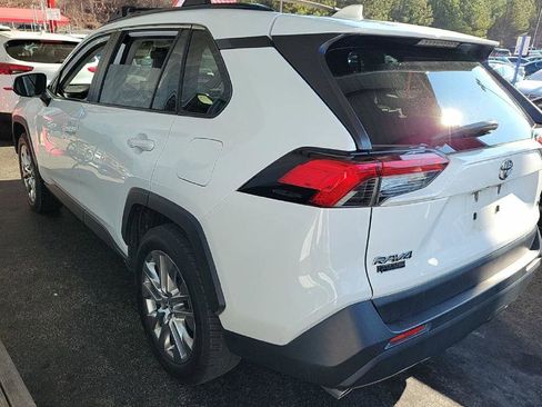 Used 2020 Toyota RAV4 XLE Premium image 2