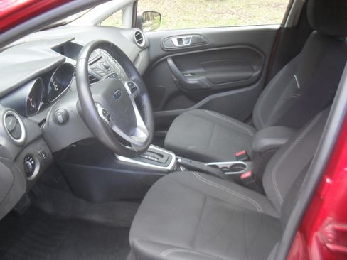 Used 2014 Ford Fiesta SE image 7