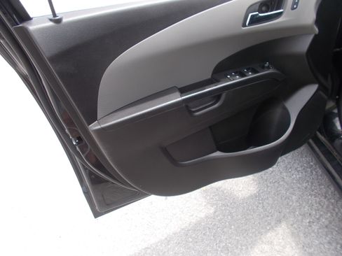 Used 2015 Chevrolet Sonic LTZ Hatchback FWD image 5