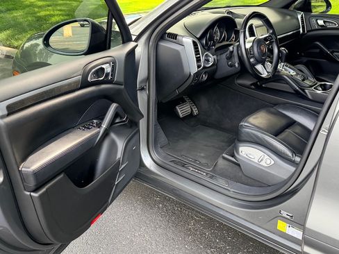 Used 2016 Porsche Cayenne S AWD/4WD image 14