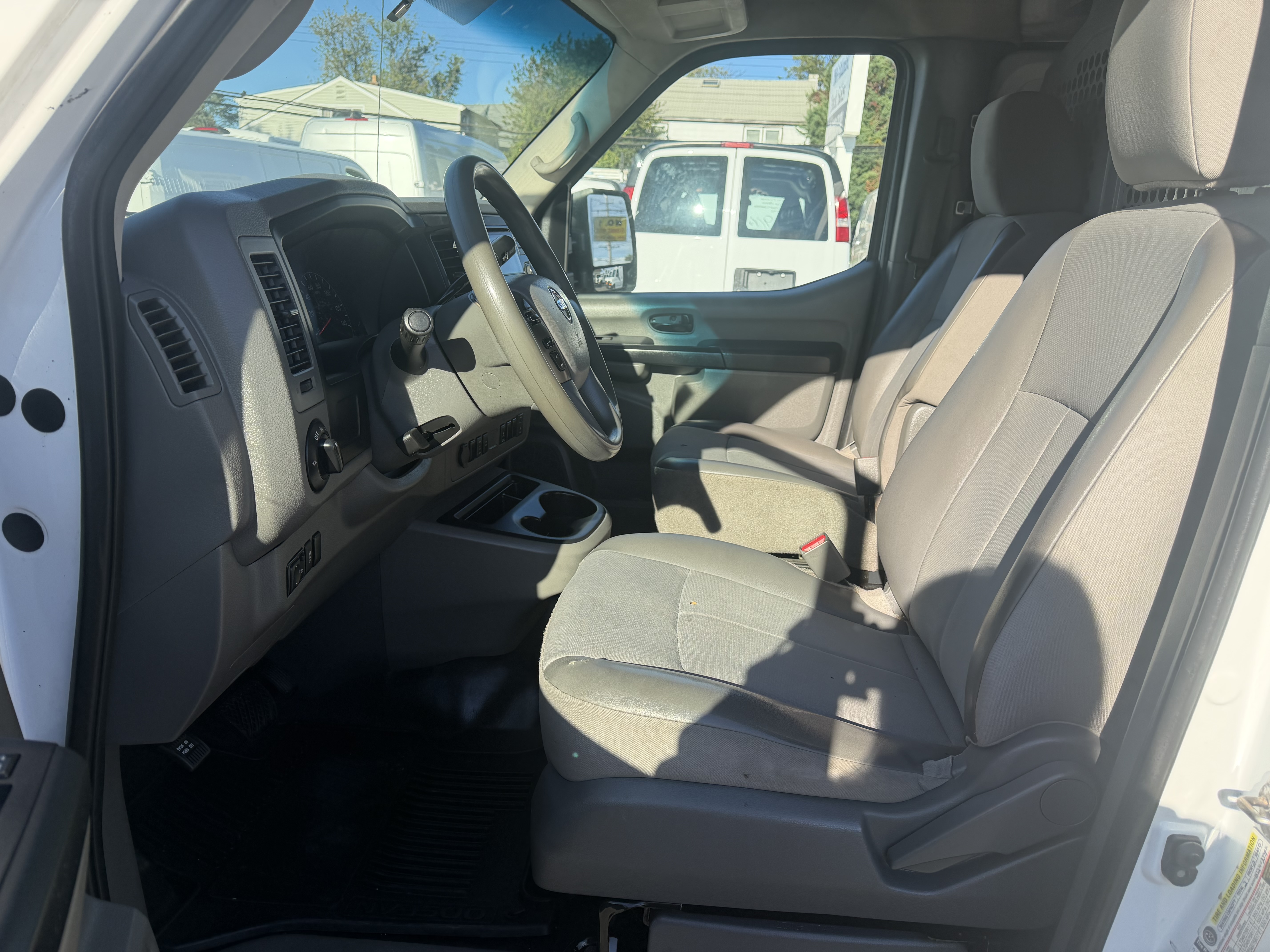 Used 2018 Nissan NV 3500 SV RWD image 11