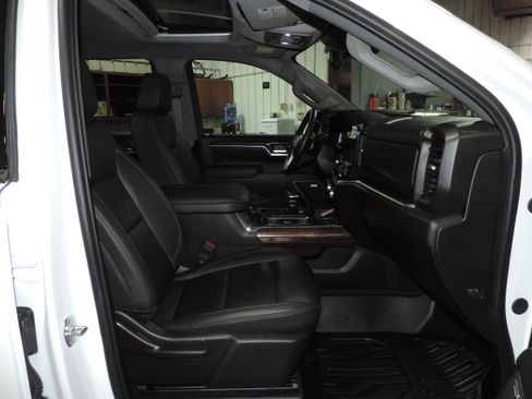 Used 2025 GMC Sierra 1500 Elevation image 31