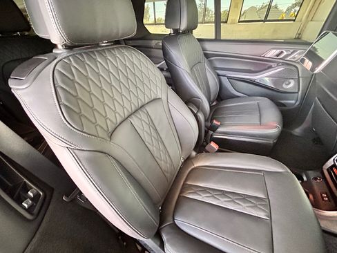 Used 2020 BMW X7 M50i image 22
