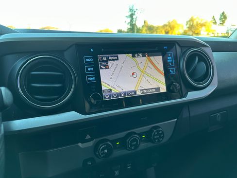 Used 2019 Toyota Tacoma SR5 image 12