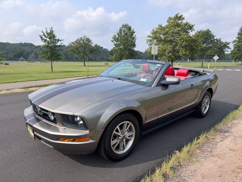 Used 2005 Ford Mustang Premium image 22