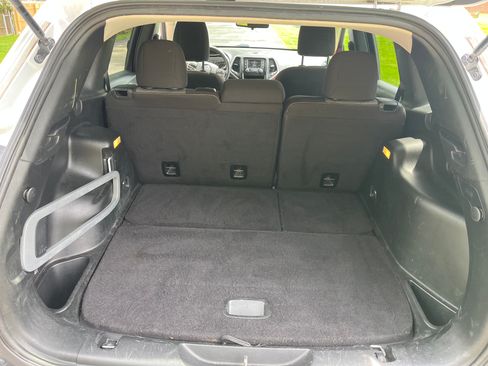 Used 2017 Jeep Cherokee Sport AWD/4WD image 18