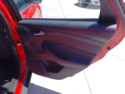 Used 2012 Ford Focus SEL Hatchback FWD image 12