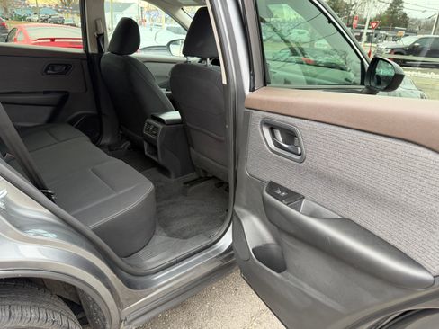 Used 2023 Nissan Rogue S image 19