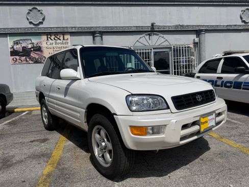 Used 2000 Toyota RAV4 4WD image 1