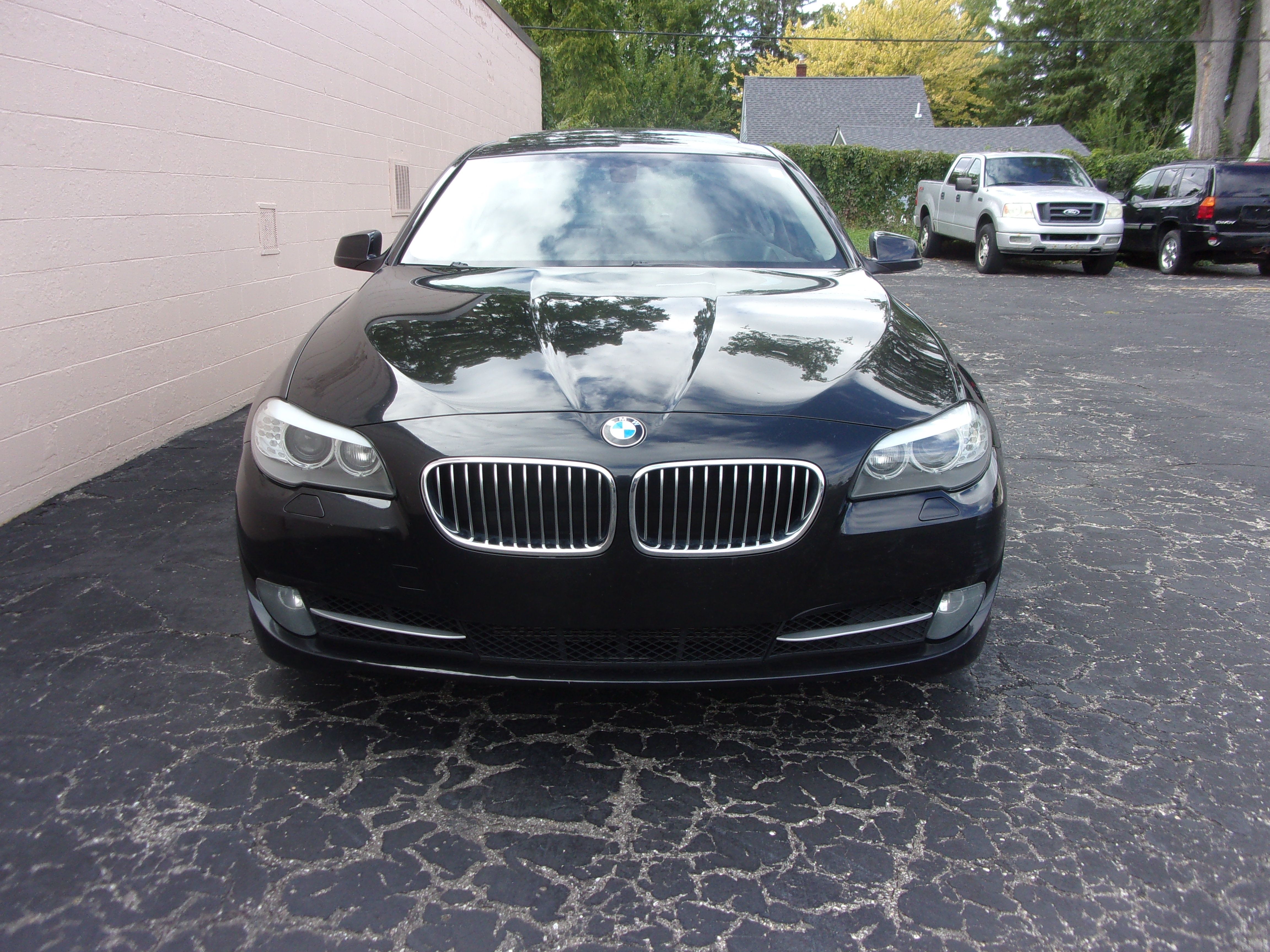 Used 2013 BMW 528i xDrive Sedan AWD/4WD image 2