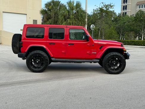 Used 2019 Jeep Wrangler 4WD Unlimited Sahara image 6