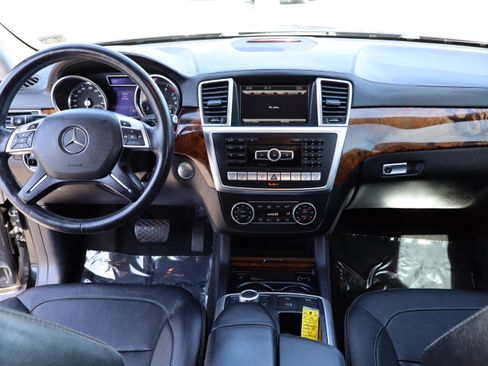 Used 2015 Mercedes-Benz GL 550 image 21