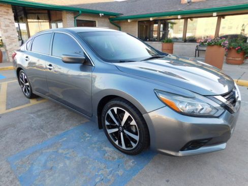 Used 2018 Nissan Altima 2.5 SR image 2