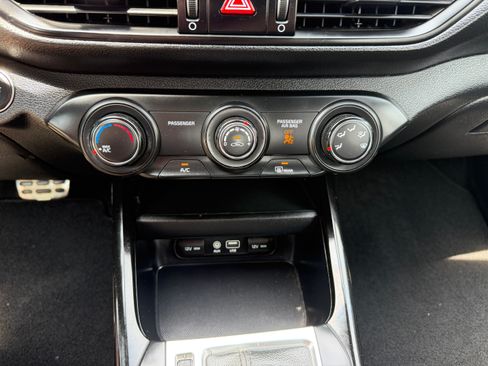 Used 2020 Kia Forte GT-Line Sedan FWD image 11
