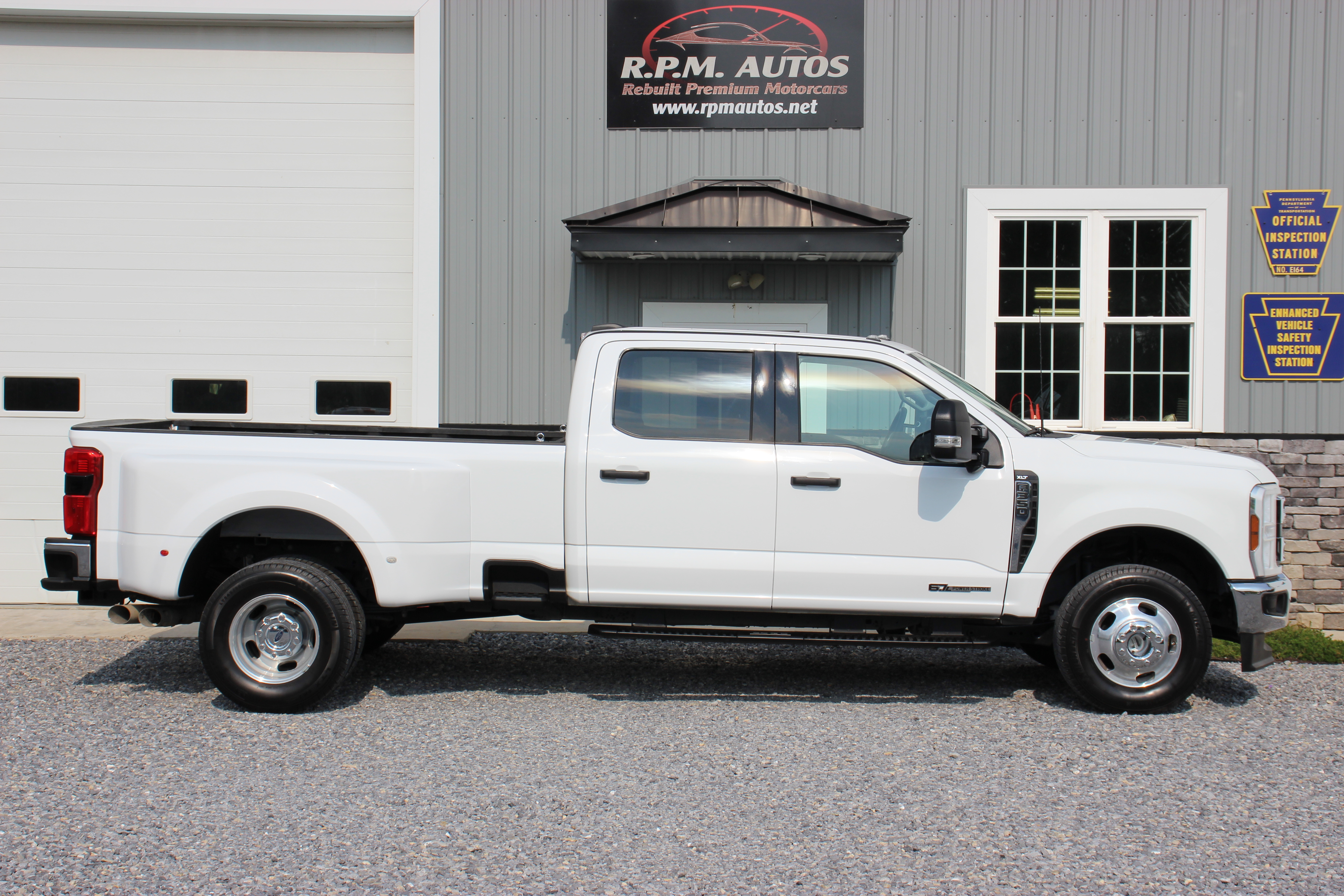 Used 2024 Ford F350 4x4 Crew Cab DRW Super Duty image 5