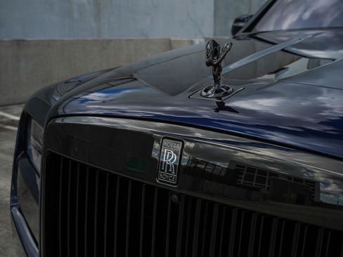 Used 2022 Rolls-Royce Cullinan Black Badge image 4