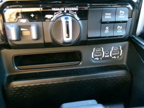 Used 2021 RAM 1500 Big Horn image 6