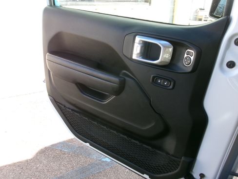 Used 2024 Jeep Wrangler Sport S image 10