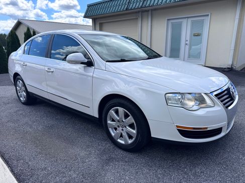 Used 2008 Volkswagen Passat 2.0T Sedan FWD image 4
