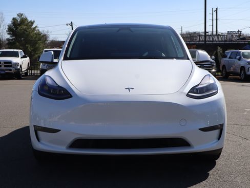 Used 2025 Tesla Model Y Performance image 4
