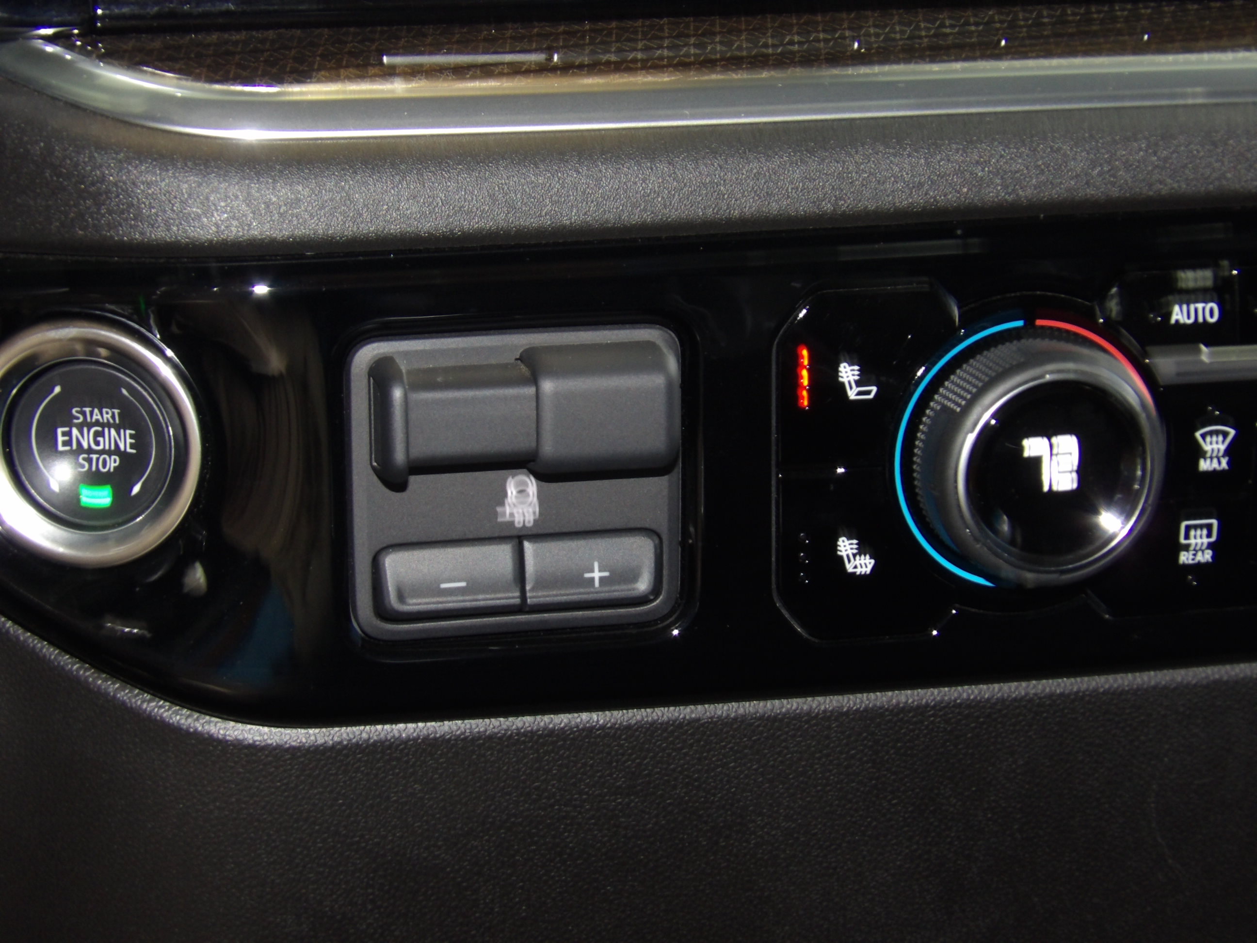 Used 2025 Chevrolet Silverado 2500 4x4 Crew Cab LT image 3