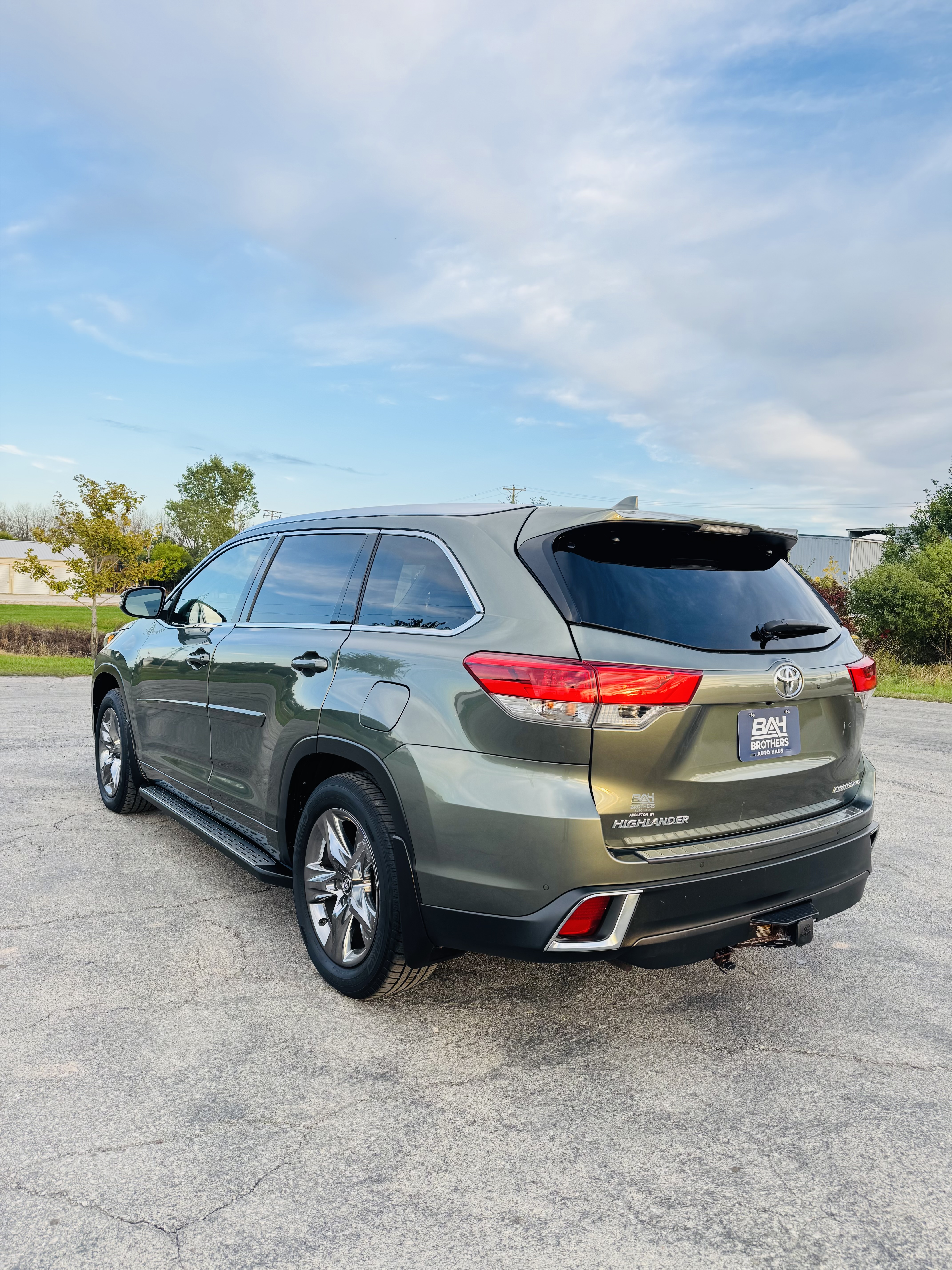 Used 2019 Toyota Highlander AWD Limited Platinum image 4