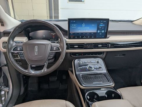 Used 2022 Lincoln Nautilus Reserve image 9