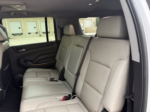 Used 2015 Chevrolet Suburban LS RWD image 59