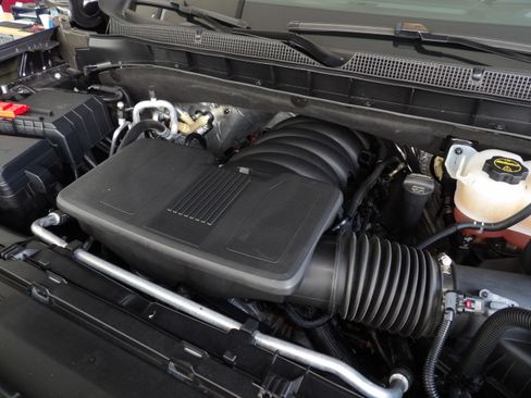 Used 2025 Chevrolet Suburban 2WD Premier image 15