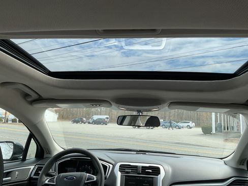 Used 2016 Ford Fusion SE image 9