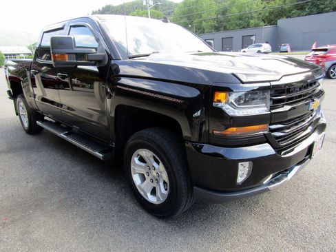 Used 2017 Chevrolet Silverado 1500 4x4 Crew Cab LT image 6