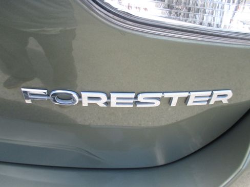 Used 2019 Subaru Forester 2.5i Premium Sport Utility 4D AWD/4WD image 14