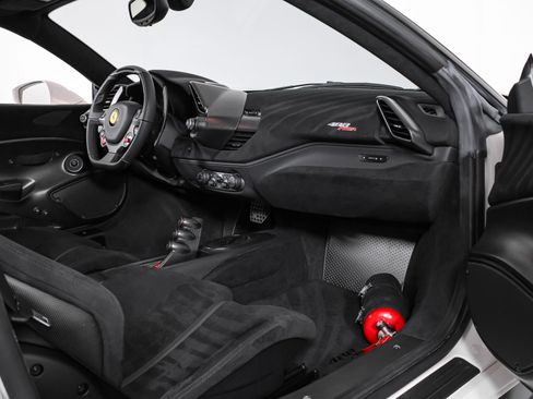 Used 2020 Ferrari 488 Pista image 6