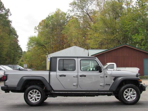 Used 2020 Jeep Gladiator Sport image 13