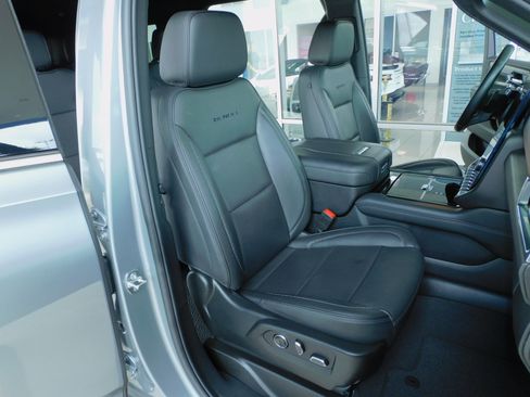 Used 2025 GMC Yukon XL 2WD Denali image 27